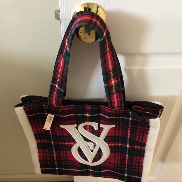 NWT Victoria’s Secret - Tartan Plaid Christmas Tote with Sherpa Lining. - Picture 2 of 5